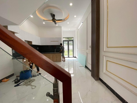 Bán nhà 2 lầu 1 trệt 4 phòng ngủ - kdc vip nhất Tp.Thuận An -Bình Dương
