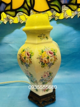 Giao lưu đèn bàn tiffany họa tiết hoa vàng
