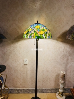 Giao lưu 1 vài em đèn cây tiffany họa tiết đa sắc