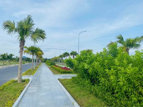Cần bán lô FPT đất kẹp cây xanh view Công viên Cạnh trường Đại Học FPT
