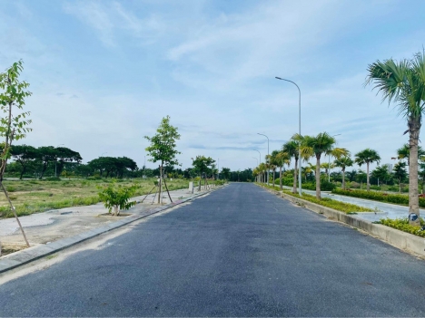 Cần bán lô FPT đất kẹp cây xanh view Công viên Cạnh trường Đại Học FPT