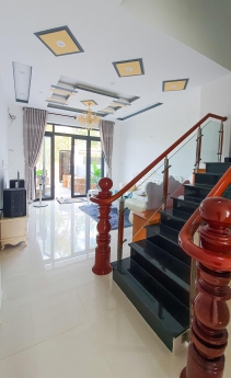Chính chủ cần bán Nhà Tân Uyên 1 trệt 2 lầu. Xây 3 tấm 90m2 giá rẻ
