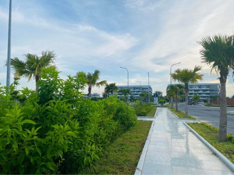 Cần bán lô FPT đất kẹp cây xanh view Công viên Cạnh trường Đại Học FPT