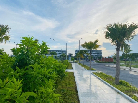 Cần bán lô FPT đất kẹp cây xanh view Công viên Cạnh trường Đại Học FPT
