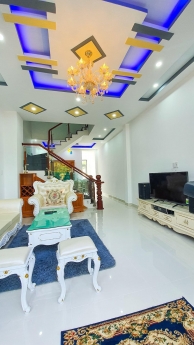 Chính chủ cần bán Nhà Tân Uyên 1 trệt 2 lầu. Xây 3 tấm 90m2 giá rẻ