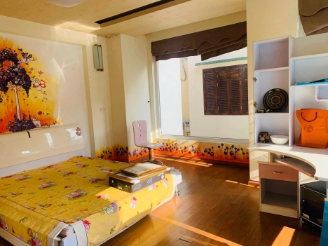 Bán nhà Phố Hoàng Quốc Việt- Q.Cầu Giấy.Kinh Doanh sầm uất, vỉ hè hai bên.Lô góc phân lô.80m2x6T.