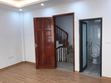 Bán nhà trung tâm Đống Đa, 30m2, 5 tầng, 3 phòng ngủ, chỉ 4.65 tỷ.