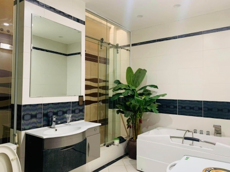 Bán nhà Phố Hoàng Quốc Việt- Q.Cầu Giấy.Kinh Doanh sầm uất, vỉ hè hai bên.Lô góc phân lô.80m2x6T.