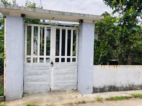 Nhà cấp bốn làng Đại Học Đà Nẵng, 100m2, giá 2.4 tỷ