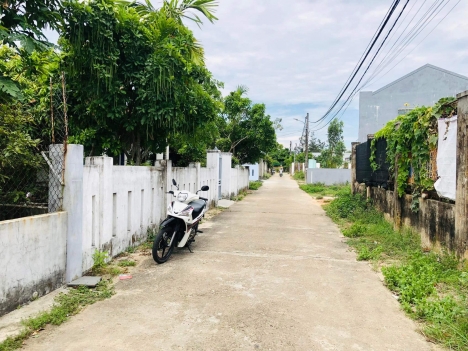 Nhà cấp bốn làng Đại Học Đà Nẵng, 100m2, giá 2.4 tỷ