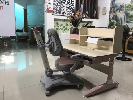 bàn học sinh chống gù chống cận