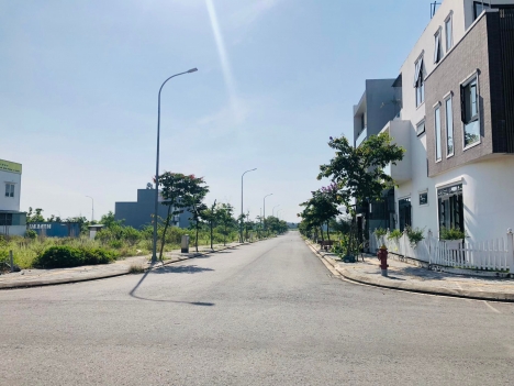 Đất FPT Đà Nẵng, 180m2, hướng nam, bao giá sập hầm