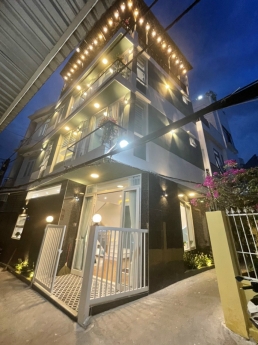 Siêu phẩm 4 tầng full nôi thất view biển . ĐÀ NẴNG