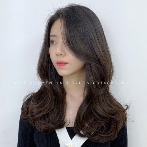 Tóc layer xoăn mái bay cho nàng thêm trẻ trung năng động - Tiệp Nguyễn Hair Salon