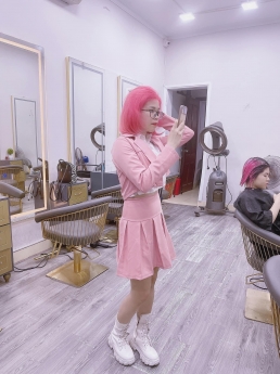 Tóc bob uốn xoăn layer siêu cá tính, nhuộm tóc giá rẻ uy tín Hà Nội - Tiệp Nguyễn Hải Salon