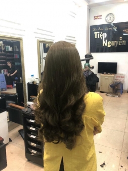 Tóc layer xoăn mái bay cho nàng thêm trẻ trung năng động - Tiệp Nguyễn Hair Salon