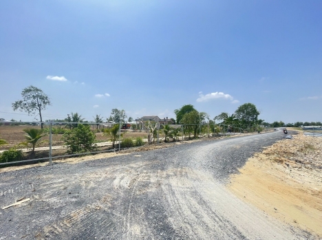 Đất nền nằm ngay mặt tiền QL50 đã có sổ