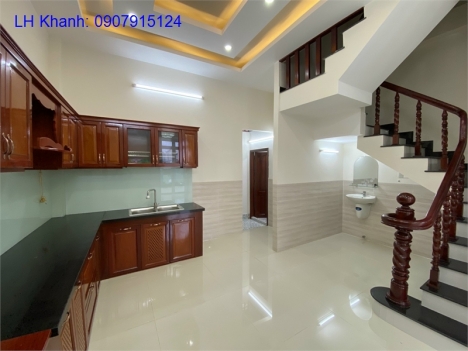 Bán Nhà mới 2 lầu 2 mặt tiền đường Lê Anh Xuân rộng 5m có Nơi đậu xe hơi