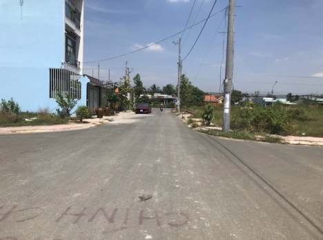 Đất nền nằm ngay mặt tiền QL50 đã có sổ