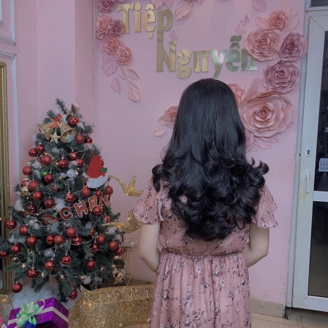 Tóc layer xoăn mái bay cho nàng thêm trẻ trung năng động - Tiệp Nguyễn Hair Salon