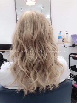 Tóc layer xoăn mái bay cho nàng thêm trẻ trung năng động - Tiệp Nguyễn Hair Salon