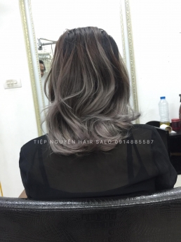 Tóc uốn ngang vai: những kiểu tóc uốn ngang vai cho nàng có khuôn mặt trái xoan