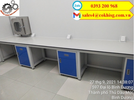 Bàn thí nghiệm áp tường
