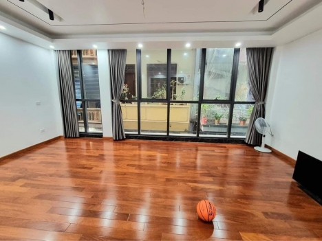 Bán nhanh trong tháng.Nội thất sa hoa.Phố Phùng Chí Kiên-Cầu Giấy.Thang Máy.Phân Lô. Ô tô trong nhà.