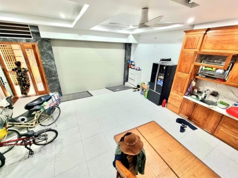 Bán nhanh trong tháng.Nội thất sa hoa.Phố Phùng Chí Kiên-Cầu Giấy.Thang Máy.Phân Lô. Ô tô trong nhà.