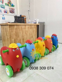 Xe chòi chân con cún, con gà, xe máy dành cho bé