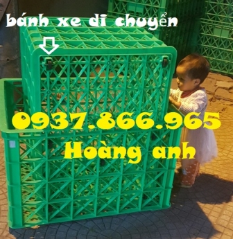 Sọt nhựa đựng quần áo trong xưởng sản xuất, sọt nhựa đẩy hàng, sọt nhựa có bánh xe, sóng nhựa hở