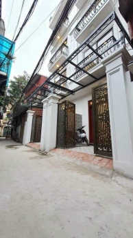 Chủ cần bán nhà Hồng Tiến - Ngõ to cách mặt phố 3 bước chân - Nội thất gỗ pơ mu - Gần trường học -