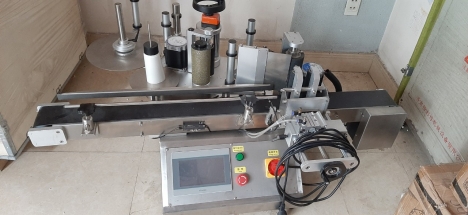 Máy dán nhãn decal chai tròn, máy dán nhãn chai tròn tự động để bàn, máy dán nhãn hủ yến