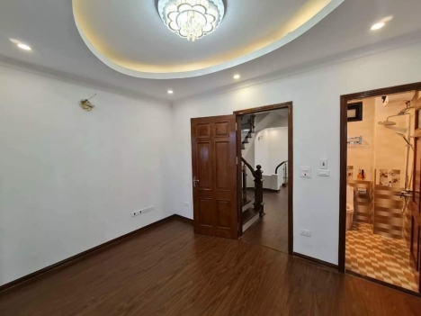 Chủ cần bán nhà phố Hồng Tiến cực rẻ - 43m2 - 5 tầng - Full nội thất - Không có nhà thứ 2