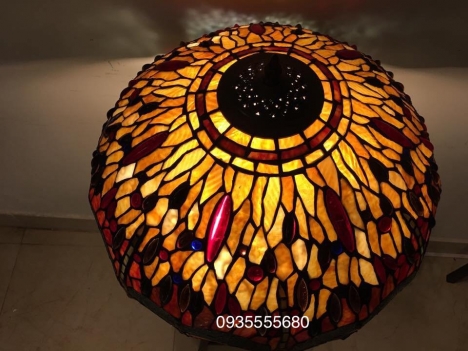 Giao lưu em đèn bàn tiffany hổ phách