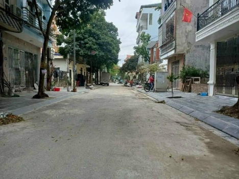 CHỦ CẦN BÁN ĐẤT TĐC XÓM LÒ - THANH AM - 40M2 - MẶT TIỀN 4,26M - PHÂN LÔ - VỈA HÈ - KINH DOANH -