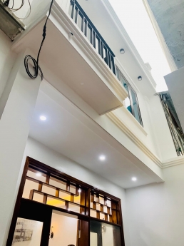 NHÀ PHỐ HOÀNG QUỐC VIỆT 64 M X 3 TẦNG, Ô TÔ GẦN, GIÁ 4.7 TỶ