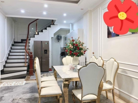 Chủ cần bán nhà Hồng Tiến - Ngõ to cách mặt phố 3 bước chân - Nội thất gỗ pơ mu - Gần trường học -