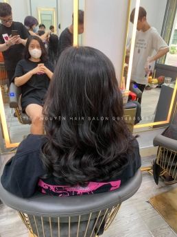 Tóc uốn xoăn tầng cao lọn to cho nàng tóc mái bay : tóc bob uốn cụp cho nàng mặt tròn