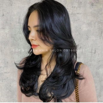 Tóc uốn xoăn layer, tóc bob uốn cụp nhẹ ngang vai cho mái tóc mưa - Tiệp Nguyễn Hair Salon
