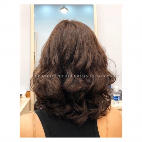 Uốn tóc xoăn ngang vai, Tóc bob tỉa layer cho nàng mái bay Tiệp Nguyễn Hair