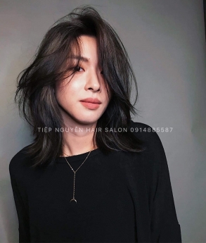 Tóc bob uốn cụp ngang vai, những kiểu tóc bob uốn xoăn siêu cute hiện nay