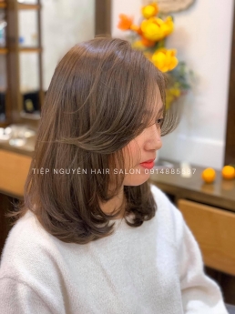 Uốn tóc xoăn ngang vai cho nàng mặt tròn, tóc bob uốn xoăn Tiệp Nguyễn Hair Salon