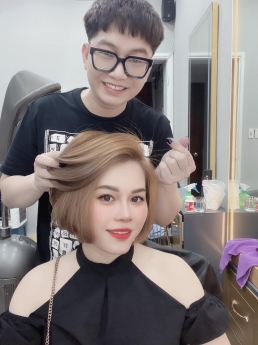 Tóc uốn xoăn sóng nước nhẹ nhàng ngang vai Tiệp Nguyễn Hair Salon