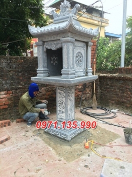 Mẫu miếu thờ thần linh bằng đá khối