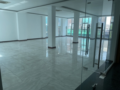 Cho thuê nhà 460 Nguyễn Thị Minh Khai, phường 2, Quận 3.12x28m,2 hầm