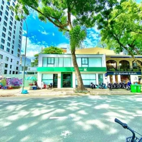 Cho thuê nhà mặt tiền 82 Nguyễn Thị Minh Khai, Quận 3. DT: 14x14m