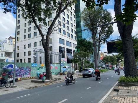 Cho thuê nhà mặt tiền 82 Nguyễn Thị Minh Khai, Quận 3. DT: 14x14m