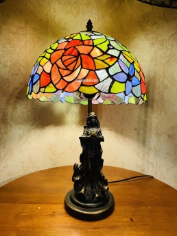 Giao lưu em đèn bàn tiffany họa tiết hoa hồng nhỏ xinh