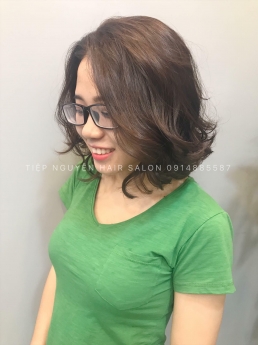 Tóc xoăn sóng lơi ngang vai cho nàng mái mưa Tiệp Nguyễn Hair Salon